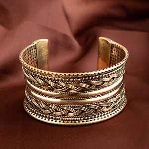 Chapado en oro de 18 quilates de alta calidad, diseño personalizado único, pulsera de latón pulido brillante, collares de boda de piedra de circón - Product Image 3