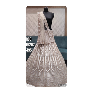 Ensemble Lehenga de mariée élégant avec broderie artisanale dans des couleurs vives adaptées aux cérémonies de mariage - Product Image 6