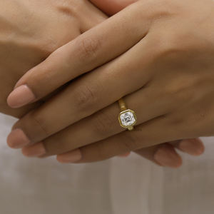 1,50 Carat Asscher Cut Moissanite Diamond Split Shank Bezel Set Anillo de bodas-Catedral Regalo de cumpleaños Anillo de compromiso para mujeres - Product Image 3