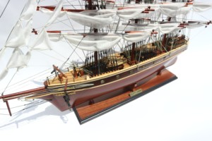 Modèle de bateau à voile en bois CUTTY SARK, fait main, personnalisé, produit de haute qualité fabriqué au Vietnam - Product Image 5