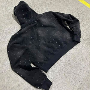 Brilla Todo el Día con Esta Sudadera con Pedrería, Combinación Casual y Glamorosa en Mezcla de Algodón, Brilla a Través de la Temporada con Esta Sudadera con Pedrería - Product Image 2