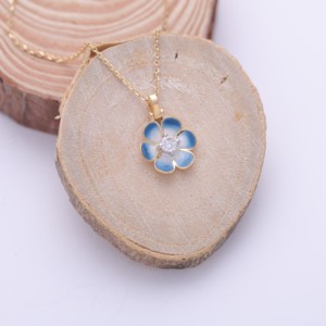 Colgante Floral de Esmalte Azul con Diamante Cultivado en Laboratorio Certificado por IGI en Oro Amarillo/Blanco y Rosa de 18K con Engaste Solitario - Product Image 2