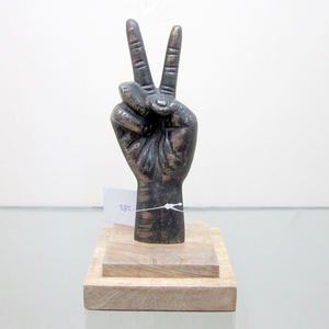 Aluminium Métal Base en bois Sculpture en forme de main Style fantaisie Sculptures modernes de l'Inde Sculpture décorative - Product Image 1