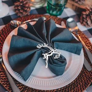 Ronds de serviette en aluminium design renne argenté de haute qualité pour anniversaire de mariage et tout autre cadeau d'occasion - Product Image 1
