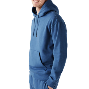 Sweat à capuche pour homme de style urbain, conçu pour un usage confortable, avec une forme épurée et un look décontracté élégant. - Product Image 2