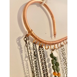 GRAN DESCUENTO; el marco de metal resistente garantiza una durabilidad a largo plazo, lo que lo convierte en una solución de almacenamiento de joyas rentable. - Product Image 3