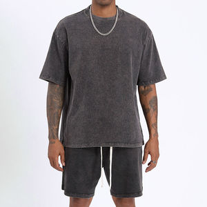 Costume d'été deux pièces pour homme avec logo personnalisé Streetwear Ensemble 2 pièces short et t-shirt délavés à l'acide pour homme - Product Image 1