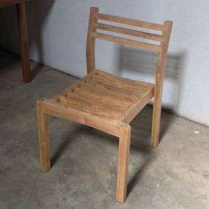 Silla de Comedor Apilable de Madera de Teca Sólida, Moderna y Minimalista, para Jardín, Patio, Restaurante o Cafetería - Product Image 3