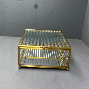 Boîte à bijoux organisateur de rangement, boîte à bijoux de forme carrée avec finition en laiton - Product Image 2