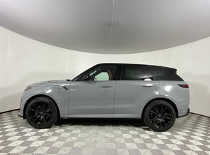 Listo para Enviar: Sedán a Gasolina Edición SV 2025, Automático, Volante a la Izquierda, 1-25000 Millas, 300-400 CV, 400-500 Nm - Product Image 2