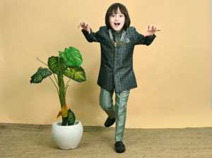 Sherwani de Luxe Traditionnel en Soie Longueur Genou pour Garçons – Tenue de Mariage et de Fête pour Enfants, Élégance Royale, Finition Infroissable - Product Image 5