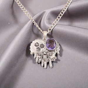 Pendentif artisanal en pierre précieuse Iolite violette en argent sterling 925, bijou tendance pour anniversaire ou cadeau de mariage pour femme - Product Image 3