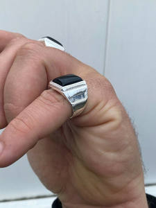 Anillo de piedra de ónix negro genuino Old Timers Anillo de moda para hombre Anillo de diamante negro de moissanita de Plata de Ley 925 sólida - Product Image 4