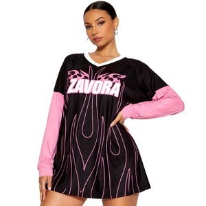 เสื้อเจอร์ซีย์อเมริกันฟุตบอลสีชมพูตาข่ายโอเวอร์ไซส์สำหรับผู้หญิง แขนยาว ลายกราฟิก สตรีทแวร์  รับสั่งทำตามแบบ  แฟชั่น OEM - Product Image 1