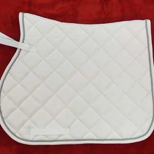 แผ่นรองอานม้าแบบสี่เหลี่ยมผ้าฝ้ายคุณภาพพรีเมียมสำหรับขี่ม้าแบบอังกฤษ ราคาขายส่ง บุด้วยตาข่ายความหนาแน่นสูง พร้อมเบาะรองนั่ง - Product Image 4