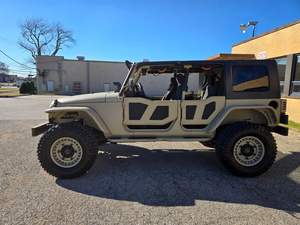 JEEP WRANGLER UNLIMITED SPORT JK 2018 soigneusement utilisé à droite et à gauche disponible - Product Image 3