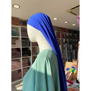 Colección Medina de elegantes chales de seda para agregar lujo a tu atuendo - Product Image 2