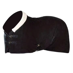 Couvertures et tapis pour chevaux d'hiver les plus vendus Tapis pour chevaux en molleton au meilleur prix Tapis de spectacle équestre en coton matelassé à motifs de créateurs - Product Image 6