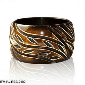 กำไลข้อมือเรซิ่นสีน้ำตาลแกะสลักด้วยมือ ลายใบไม้สีครีม ดีไซน์เรขาคณิตที่ได้แรงบันดาลใจจากธรรมชาติ สำหรับผู้หญิง - Product Image 1