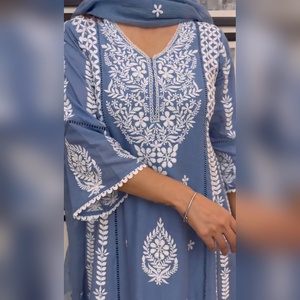 Exclusivo conjunto de kurti largo estilo línea A de seda sintética tipo georgette con pantalones palazzo, con bordado de lentejuelas múltiples de primera calidad. - Product Image 4