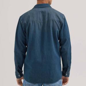 เสื้อเชิ้ตเดนิมทรงสลิมฟิตสำหรับผู้ชาย สไตล์ลำลอง สีไลท์วอช แฟชั่นสตรีทแวร์ ผลิตโดยโรงงาน ODM/OEM - Product Image 2