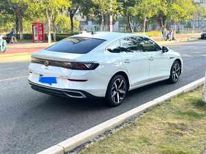 Sedán Usado 2024, Motor de Gasolina de Aspiración Natural, Caja de Cambios Automática, Asientos de Cuero, Techo Panorámico, Sistema de Seguridad Moderno, Sistema de Infoentretenimiento, Impecable - Product Image 4