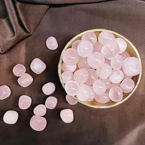 Pierre précieuse polie de galets de quartz rose naturel de rose pour le décor à la maison de méditation d'énergie religieuse de Feng Shui - Product Image 3