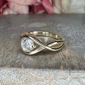 Original 14K chapado en oro y plata joyería fina 2 quilates Moissanite Solitaire Infinity compromiso anillo de bodas para 2 coches - Product Image 2