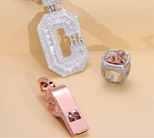 Ensemble de bijoux de luxe hip-hop en moissanite glacée avec pendentif et bague en forme de lettre pour hommes, au design audacieux et au style haut de gamme - Product Image 3