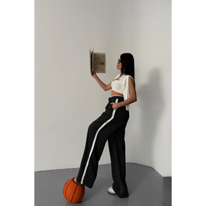 Pantalones negros a rayas para mujer con detalle de rayas laterales - Product Image 5