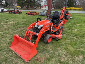 Mini Tractor Kubota BX23S 4WD 2021 con Cargador Frontal y Retroexcavadora |   Tractor Agrícola Compacto de 23 HP, Tractor Subcompacto 4x4 con Cargador - Product Image 2