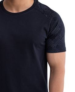 Ensemble t-shirt et short de haute qualité pour hommes, confortable et élégant pour toutes les occasions, col rond, manches courtes, couleur noire. - Product Image 3