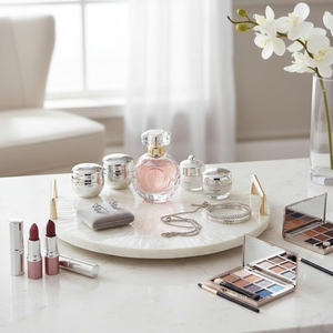 Bandeja Decorativa de Nácar, Bandeja Redonda de 13 Pulgadas para Exhibición y Servicio con Asas Doradas, Organizador de Cosméticos/Perfumes/Baratijas - Product Image 3