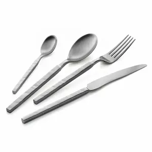 Ensemble de couverts de luxe en acier inoxydable avec poignée au design martelé, parfait pour les mariages et les événements spéciaux à manger - Product Image 4