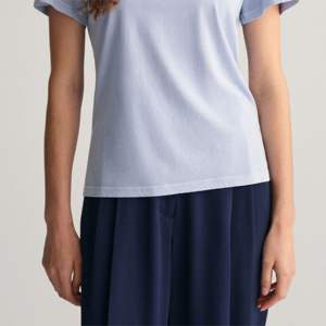 Camiseta Sunfaded de alta calidad para mujer: elegante, cómoda e ideal para atuendos modernos e informales - Product Image 4