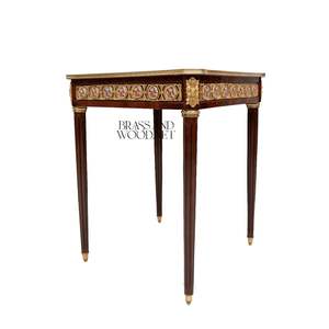 Table d'appoint carrée de luxe avec marqueterie géométrique complexe, médaillons en porcelaine peints à la main et décor palais en laiton doré - Product Image 3