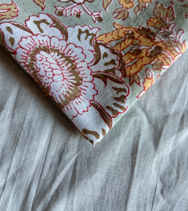 Tissu en coton imprimé à la main, vert sauge, motif floral vintage |   Textile indien artisanal - Product Image 3