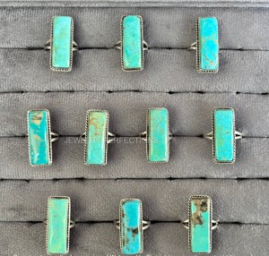 Vente en gros de bagues en argent sterling 925 plaqué turquoise d'Arizona, bijoux faits à la main, tendance actuelle, turquoise naturelle - Product Image 1