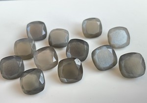 Coussin en pierre de lune grise naturelle 13mm à facettes de qualité supérieure-Coussin en pierre de lune grise à facettes - Product Image 6