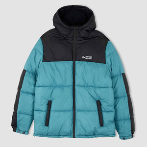 Chaquetas acolchadas para hombre con logotipo de impresión personalizado OEM con cuello levantado, nuevo estilo, diseño superior a la venta, colocación frontal del logotipo - Product Image 6