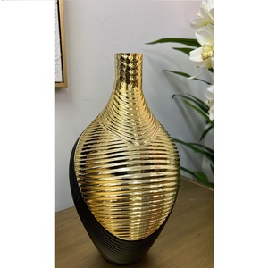 Vase végétal doré et vase à fleurs design idéal pour la décoration intérieure personnalisé fait à la main meilleur décor intérieur et design fait main - Product Image 6