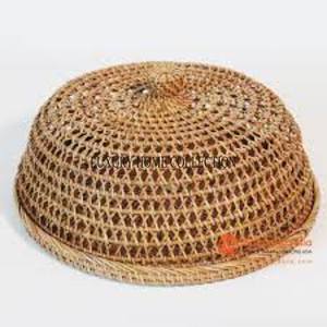 Dôme de nourriture en métal au design antique élégant avec ferronnerie élégante parfait pour protéger les plats gastronomiques lors de banquets et d'événements - Product Image 3