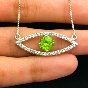 Exquisito Collar con Colgante de Plata de Ley 925 Chapado en Oro de 14K con Delicado Corazón de Peridoto Natural - Product Image 5
