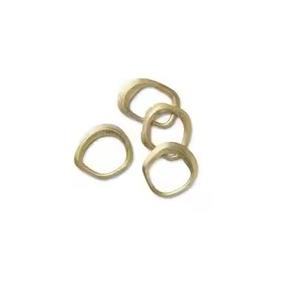 Rond de serviette en laiton conçu à la main moderne et durable disponible pour la décoration de table et les accessoires disponibles à la vente - Product Image 2