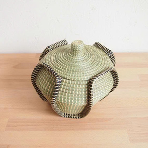 Tarro de almacenamiento tejido de hoja de palma hecho a mano con tapa organizador ecológico cesta decorativa artesanía tradicional vietnamita - Product Image 3