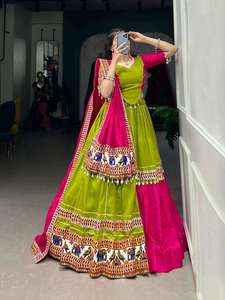Exclusivo Lehenga Choli de Brocado Maruti de Diseñador, con Estampado en Relieve de Algodón, Ideal para Navratri y el Festival Garba, Estilo Étnico Moderno - Product Image 6