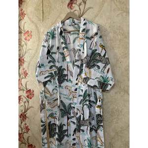 Robe kimono en coton à imprimé safari pour les moments de détente - Product Image 2
