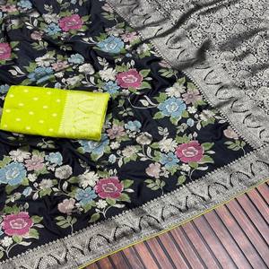 ผ้าซารีเนื้อจอร์เจตต์คัดสรรพิเศษ ลายมีนาการี แจ็คการ์ด ทอแบบจาล พร้อมผ้าปาลูที่มีลวดลายซารีแบบดั้งเดิม  ตกแต่งด้วยลายบุตติแบบซารี  พร้อมเสื้อคลุมที่มีลวดลายตัดกัน - Product Image 2