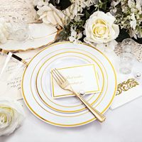 Pour 25 invités, vaisselle de fête en plastique jetable à jante dorée assiettes à dîner tasse couverts ensembles de serviettes