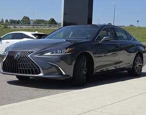 VOITURE D'OCCASION PRÉMIAIRE EN EXCELLENT ÉTAT 2024 Lexus ES 250 SEDAN PRÊTE À ÊTRE EXPÉDIÉE - Product Image 1